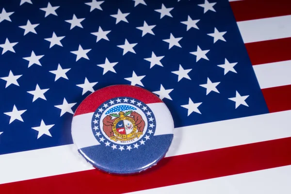 Londra, İngiltere - 20th Kasım 2018: Devlet Missouri, Amerika Birleşik Devletleri bayrağı üzerinde resimde sembolü.