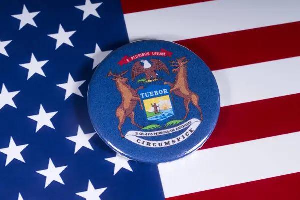 Londra, İngiltere - 20th Kasım 2018: Devlet Michigan, Amerika Birleşik Devletleri bayrağı üzerinde resimde sembolü.