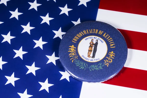 Londra, İngiltere - 20th Kasım 2018: Devlet Kentucky, Amerika Birleşik Devletleri bayrağı üzerinde resimde sembolü.