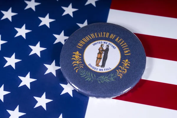 Londra, İngiltere - 20th Kasım 2018: Devlet Kentucky, Amerika Birleşik Devletleri bayrağı üzerinde resimde sembolü.