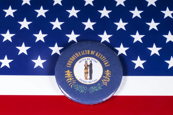 Londra, İngiltere - 20th Kasım 2018: Devlet Kentucky, Amerika Birleşik Devletleri bayrağı üzerinde resimde sembolü.