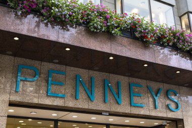 Dublin, İrlanda - 14th Ağustos 2018: Penneys mağaza üzerinde 14 Ağustos 2018 İrlanda Dublin şehir girişinde yukarıda işaret.