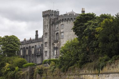 Şehir Kilkenny, İrlanda tarihi Kilkenny kalede bir görünümünü. 