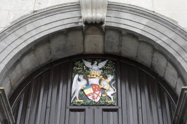 Kilkenny, İrlanda - 14th Ağustos 2018: kat yukarıda Kilkenny kalede Kilkenny, İrlanda tarihi şehir girişinde. 