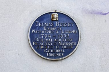 Waterford, İrlanda - 14th Ağustos 2018: en kutsal Thomas Hussey - Waterford Bishop ve Lismore gömüldüğü yeri işaretleme Üçlü Waterford şehir içinde Katedrali'nde bir plaket. 
