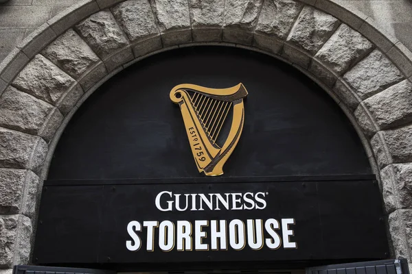 Dublin República Irlanda Agosto 2018 Sinal Acima Entrada Cervejaria Guinness — Fotografia de Stock