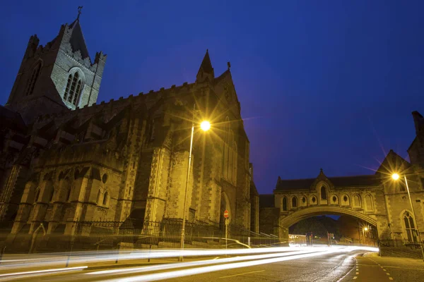 爱尔兰共和国都柏林 2018年8月13日 爱尔兰共和国都柏林市历史悠久的基督教大教堂的夜景 — 图库照片