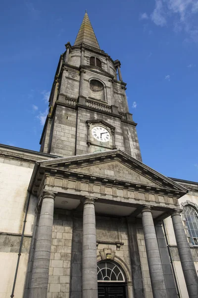 爱尔兰共和国历史名城沃特福德宏伟的基督教大教堂的景色 — 图库照片