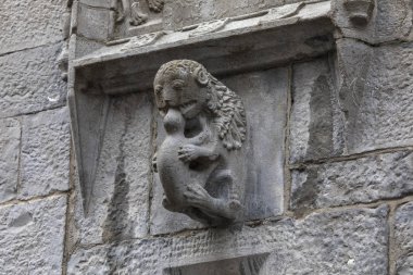 İrlanda Cumhuriyeti - 19 Ağustos 2018: Galway, İrlanda kentinde inşa tarihi Lynchs Kalesi'nin dış detay.