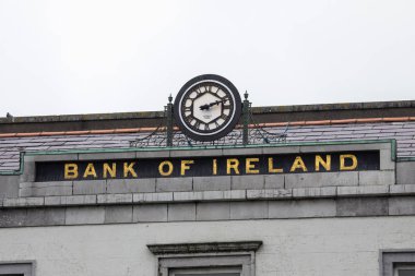 Galway, İrlanda - 19 Ağustos 2018: Bank of Ireland şehrin Galway, İrlanda için işaret. 
