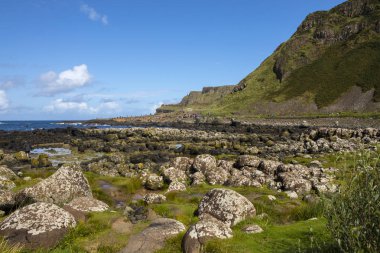 Giants Causeway, Kuzey İrlanda doğru seyir görünümü.