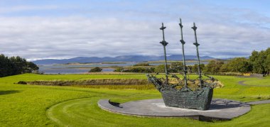 County Mayo, İrlanda - 20 Ağustos 2018: Ulusal kıtlık anıt Westport, County Mayo, Ireland içinde bir görünüm.