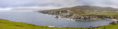 Ashleam Körfezi'nin çarpıcı manzara vahşi Atlantik yolda, Achill Adası, İrlanda her bakıldığında. 