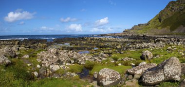 Giants Causeway, Kuzey İrlanda doğru seyir görünümü.