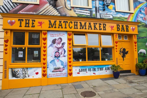 爱尔兰共和国 Lisoonvarna 2018Ony8月 19日 爱尔兰利斯多翁瓦尔纳温泉小镇的媒人酒吧 该镇每年都会举办相亲节 — 图库照片