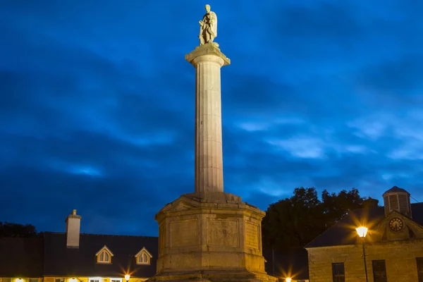 爱尔兰梅奥县西波特镇八达通的景色 其柱子和圣帕特里克的雕像 — 图库照片