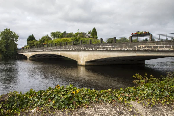 リンク北アイルランド アイルランド共和国には 国境の北アイルランド側から見たベリーク橋 — ストック写真