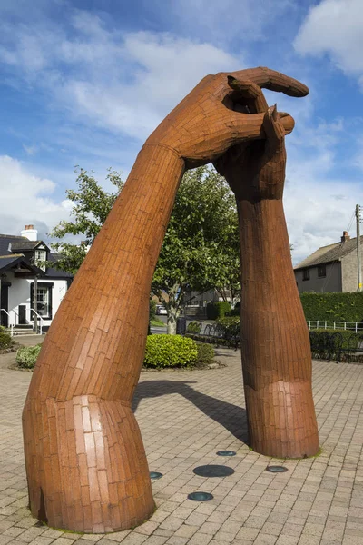 Gretna Green Scotland August 24Th 2018 Sculpture Clasping Hands Historic — Stock Photo, Image