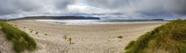 Uma Vista Panorâmica Através Das Dunas Para Keel Beach Ilha — Fotografia de Stock