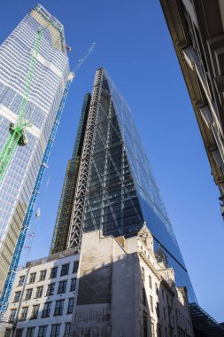 Londra, İngiltere - 28 Ocak 2019: Londra, İngiltere'de gayri resmi olarak Cheesegrater olarak bilinen 122 Leadenhall Caddesi gökdelenine bakmak. 