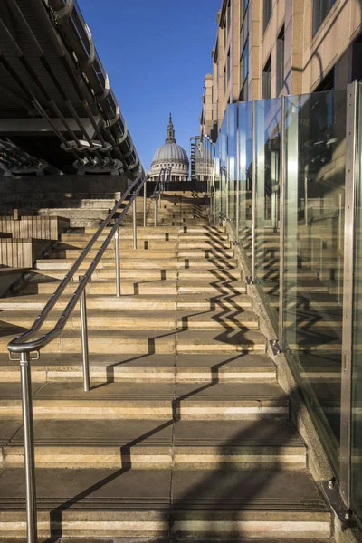 Quelques Pas Tamise Chemin Menant Cathédrale Pauls Londres Royaume Uni — Photo