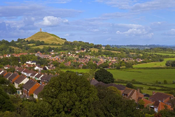 Upea Näkymä Glastonburyyn Kohti Historiallista Glastonbury Toria Somersetissa Yhdistyneessä Kuningaskunnassa — kuvapankkivalokuva