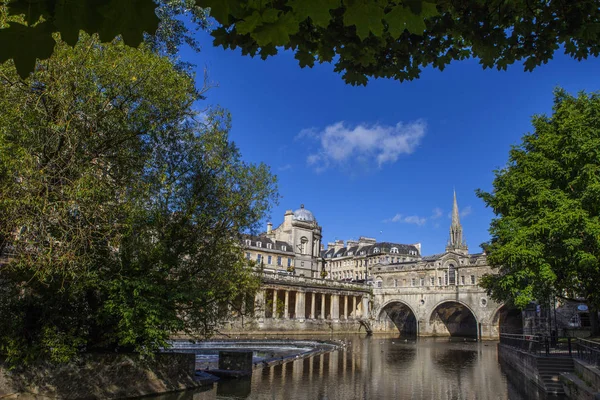 Över Den Vackra Pulteney Bridge Den Historiska Staden Bath Somerset — Stockfoto