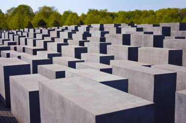 Berlin, Almanya - Nisan 19th 2011: Öldürülen Yahudilerin Berlin, Almanya şehirde bulunan Avrupa, anıt. Anıt mimar Peter Eisenman tarafından tasarlanmıştır ve büro Happold mühendisi.