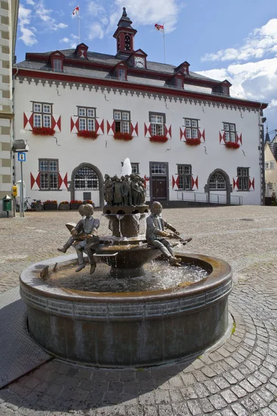 Fuente Ayuntamiento Plaza Del Mercado Linz Rhein Alemania —  Fotos de Stock