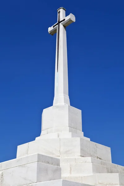 2012年8月10日 ベルギーのタイン コット墓地の犠牲の十字架 タイン コット Tyne Cot 第一次世界大戦中にイーペル サレントで死んだコモンウェルス兵の墓地である — ストック写真