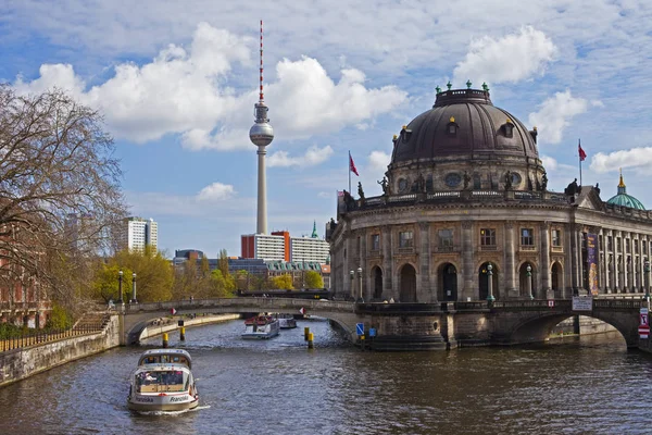 Berlino Germania Aprile 2011 Una Vista Sul Fiume Sprea Ammirando — Foto Stock