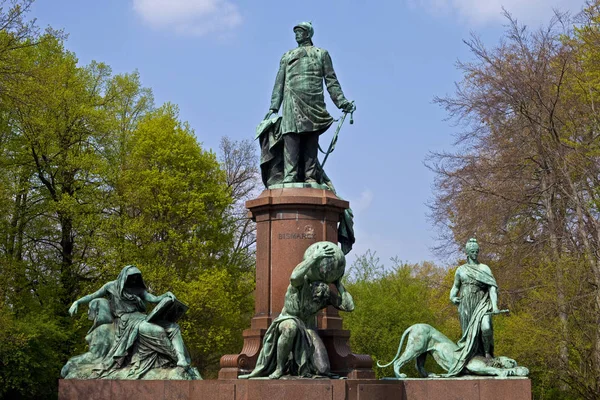 Bir Görünümünü Tiergarten Berlin Almanya Tarihi Bismarck Anıtı Prens Otto — Stok fotoğraf
