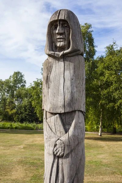 Waltham Abbey May 25Th 2011 Oak Sculpture Helena Stylianides Entitled — Stock Photo, Image