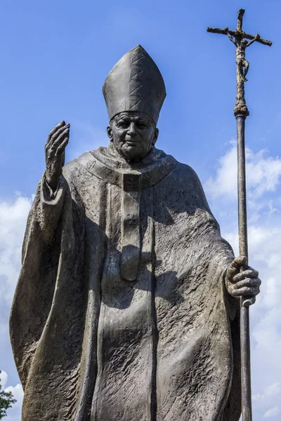 Памятник Папе Римскому Иоанну Павлу Городе Сувалки Польше — стоковое фото