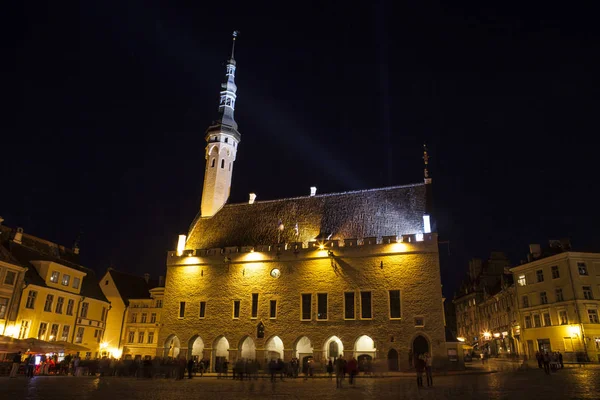 タリン エストニア 2018 美しいタリン市庁舎でエストニアのタリン旧市街ビュー — ストック写真
