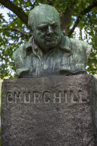 Bust British Wartime Leader Sir Winston Churchill Located Churchillparken Also — Stock Photo, Image