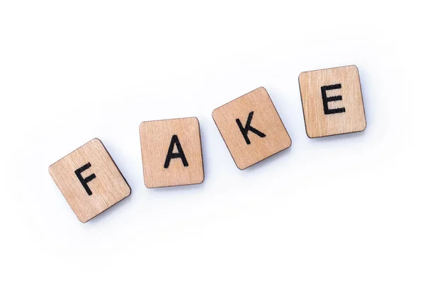 Słowo fake — Zdjęcie stockowe