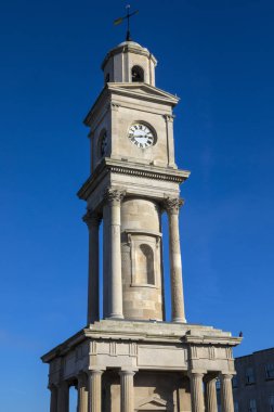 Kent'teki Herne Körfezi'nde Saat Kulesi