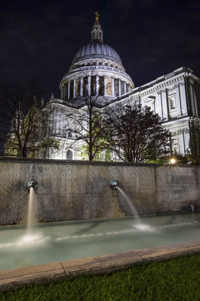 Catedral de St. Pauls em Londres — Fotografia de Stock