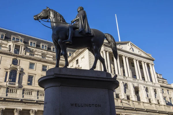 Vévoda z Wellingtonu socha a bank of england — Stock fotografie
