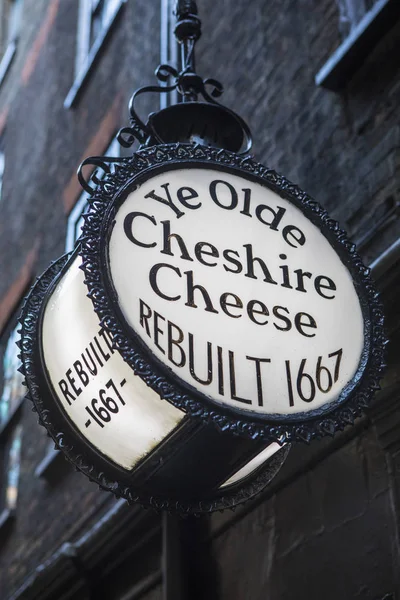 Ye Olde Cheshire Cheese Public House in London — Stockfoto