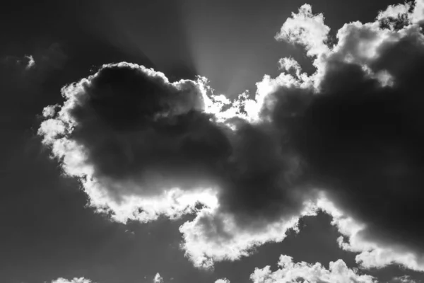 Sole che sfonda le nuvole — Foto Stock