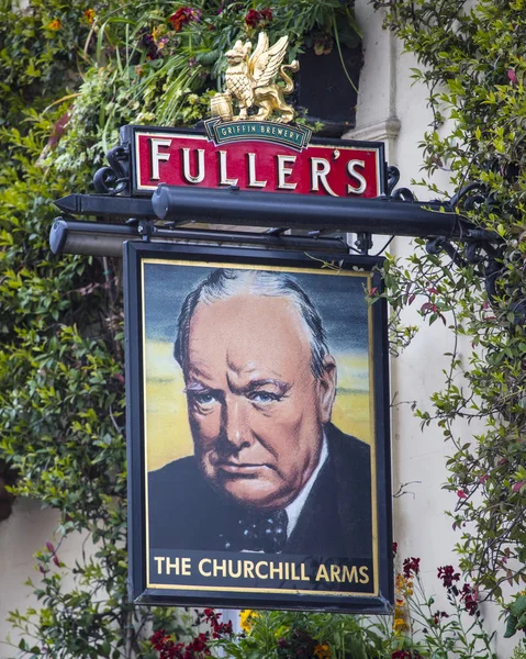 Veřejný dům Churchillova náručí v Londýně — Stock fotografie