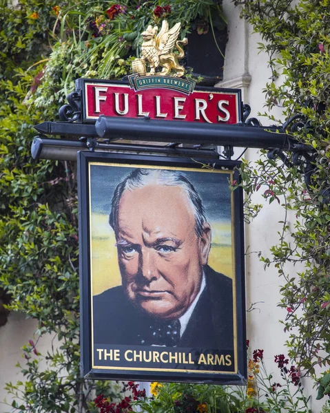 A Churchill Arms Public House em Londres — Fotografia de Stock