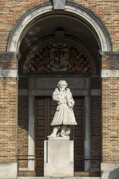 Pomnik Elizabethan Seaman w: Bristol City Hall — Zdjęcie stockowe