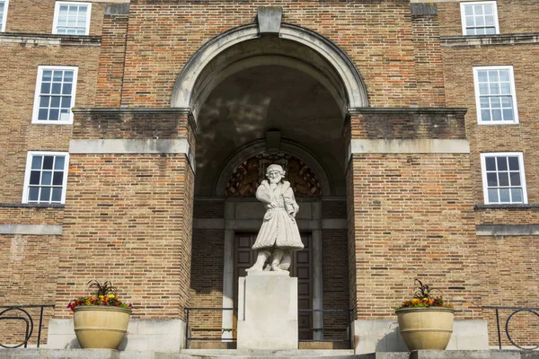 布里斯托尔市政厅的伊丽莎白雕像 — 图库照片