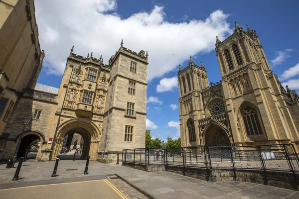 Bristol Cathedral and the Great Gatehouse — Stock Photo, Image