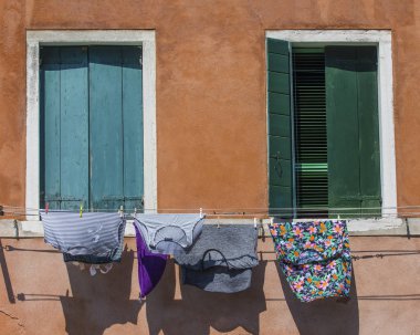 Venedik Mülkünün Dışında Kurumak İçin Dışarı Çıkmış Kıyafetler