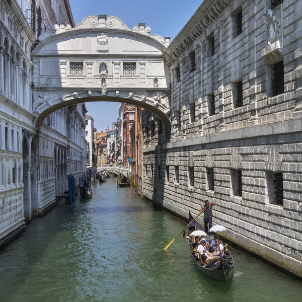 Gondole et le Pont des Soupirs à Venise — Photo