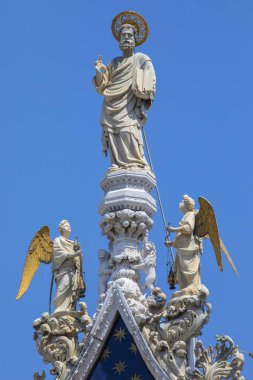 Aziz Mark 'ın Venedik' teki St. Marks Bazilikası 'ndaki heykeli